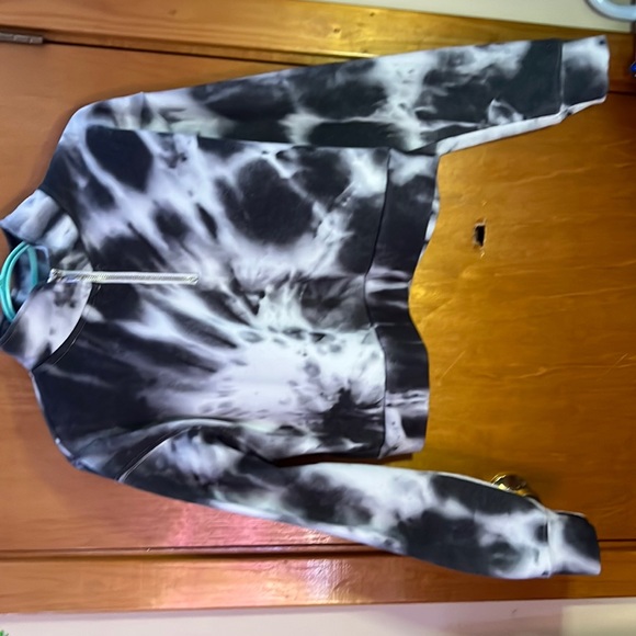 Arden black and white tie dye sweater very cozy - Picture 1 of 5